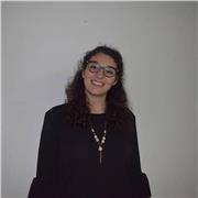 Studentessa universitaria che da ripetizioni di spagnolo